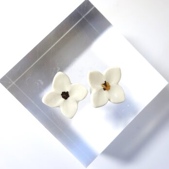 小さい花のpieace/earring (白）の画像