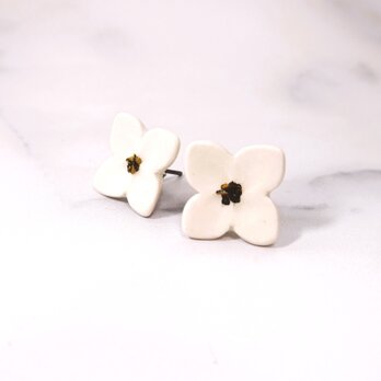 小さい花のpieace/earring (白）の画像