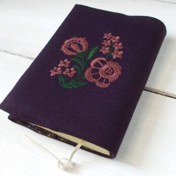 花刺繍の文庫本ブックカバー　紫ウールの画像