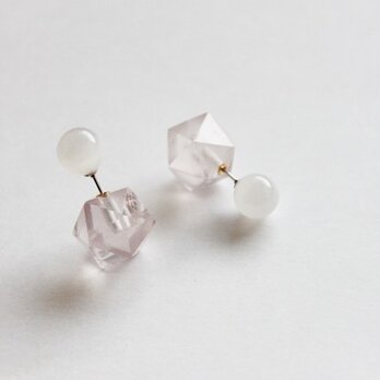 クォーツのピアスとピアスキャッチ