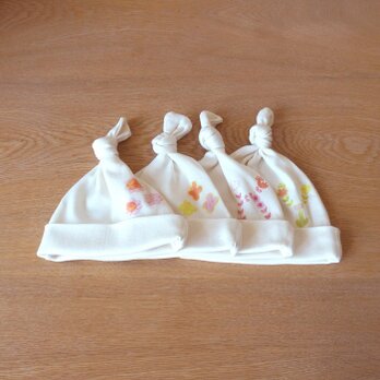 お花畑アルファベット ベビーキャップ 〈 帽子 〉（ グリーン / ピンク ） ★「イニシャル」or「お花」がプリントができます