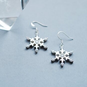 Brilliant 雪の結晶 ゆれる ピアス シルバー925の画像