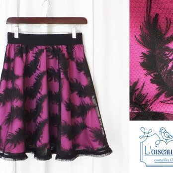 羽根刺繍のフレアースカートの画像