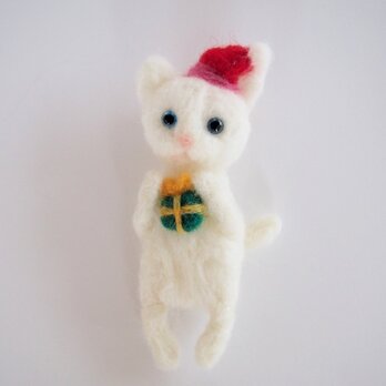 白猫さんのクリスマスのブローチの画像