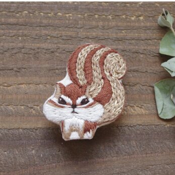 動物達の生活　りすさん編　刺繍ブローチ
