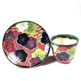 梅花と流水紋様の釉下色絵フリーカップセットの画像