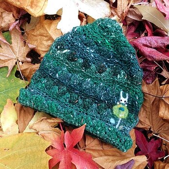 冬糸フェルト模様ニット帽子　花とうさぎ　緑の画像