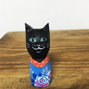 木彫り猫　アンティーク着物　青の画像