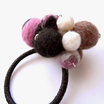 felt balls hair band/black.brownの画像