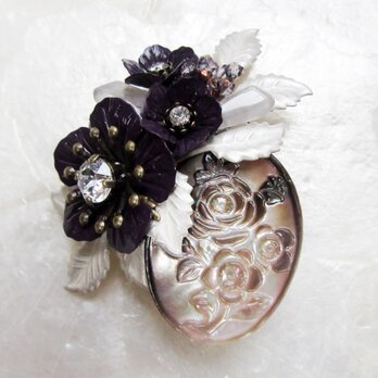 【SOLD】黒蝶貝のカメオと紫のお花ブローチ（１点限定）の画像