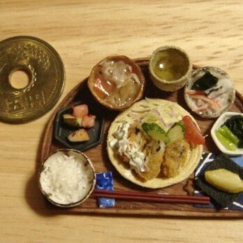 ★和の御膳・カキフライ定食(半月盆・木製風)の画像