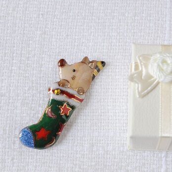クリスマスのプレゼント靴下（2）の七宝焼ブローチ【受注制作】の画像