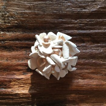 革花のブローチピン&ヘアクリップ（パール) 白cの画像