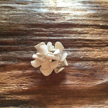 革花のブローチピン金具1cm(パール) 白の画像