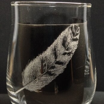 鷹の羽根のグラスの画像