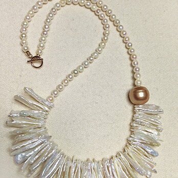 pearl fringe necklaceの画像