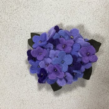 スミレ色ほっこりブローチ