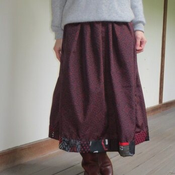 赤黒の小紋柄大島紬に裾銘仙パッチ☆大人なロングスカートの画像