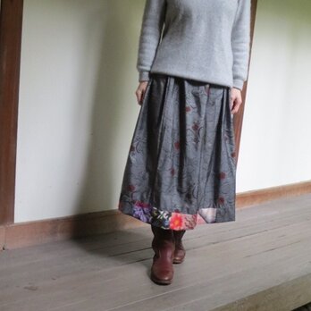 シックな大島紬ｄｅリメイクスカート☆裾にカラフル銘仙いっぱい♪の画像