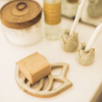 ハスの花のソープディッシュ　陶器製