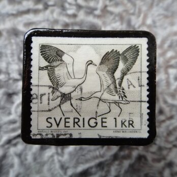 アップサイクル　スウェーデン　切手ブローチ 573の画像