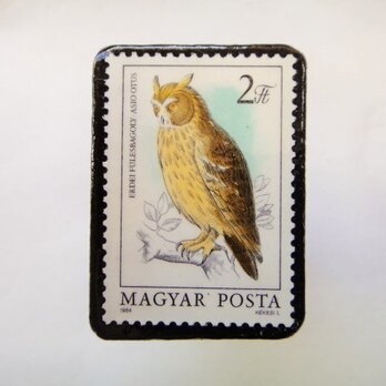 ハンガリー　ふくろう切手ブローチ622の画像