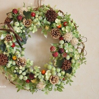 ベリーと木の実：枝をそえて　wreathの画像