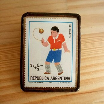 SALE ヴィンテージ切手のブローチ - アルゼンチン けんだまの画像