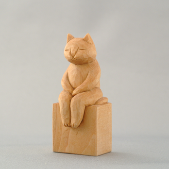 お座り猫　木彫り　置物