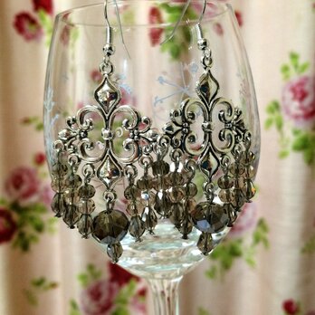 ブラウンとベージュのシャンデリア