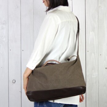 nomad・オリーブ（タンニン染帆布×レザーショルダーバッグ）