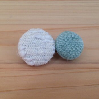 accent color “ ブローチ ” : y