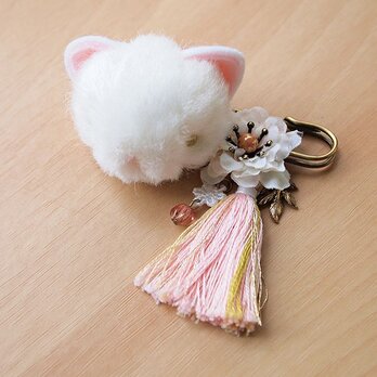 和のふんわりブローチ＊淡いピンクの簪白猫の画像