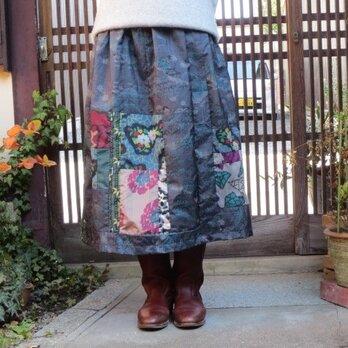 着物リメイク☆青の綺麗な大島紬にカラフル銘仙パッチロングスカートの画像