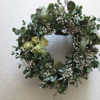 ユーカリと白い花のwreathの画像