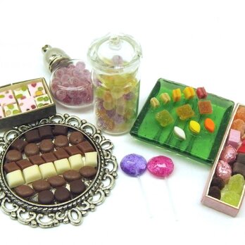 マッチ箱の中のミニチュアお菓子の画像