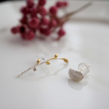 ブラウンダイヤモンド付き植物ピアス