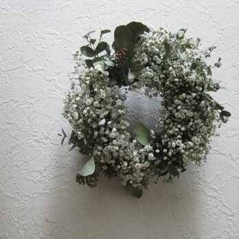 かすみ草とユーカリのwreathの画像