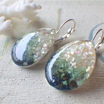 White&Blue Green Ocean earringsの画像