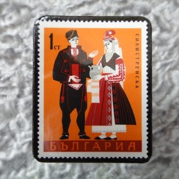 　民族衣装切手ブローチ700の画像