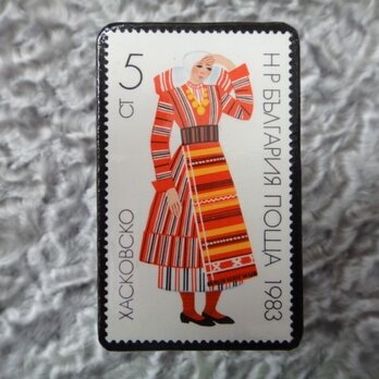 　民族衣装切手ブローチ706の画像