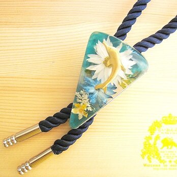 お花とイルカのループタイ