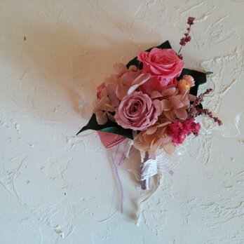 上品な大人ピンクのローズコサージュ