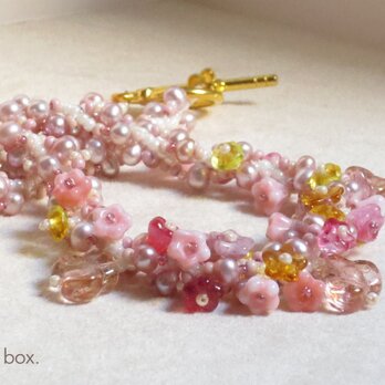 淡水パールのピンクの小花ネックレスの画像