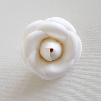 カメリアの布花ミニコサージュ‐ホワイト-の画像