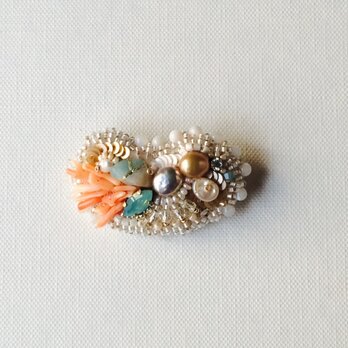 ビーズ刺繍のブローチ 「海のたからもの」の画像
