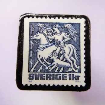 スウェーデン　童話切手ブローチ783の画像
