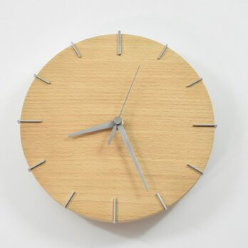 白いブナの木肌に無垢のステンレスの目盛りでスマートなデザインの木の掛け時計【クオーツ時計】の画像
