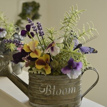 Blooming jugの画像