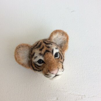 子トラのブローチ ( 再出品 )